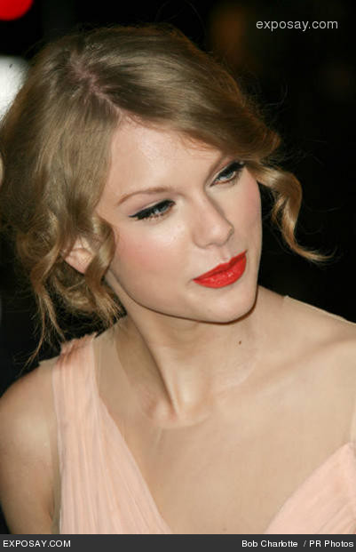 Taylor Swift Hair and makeup 2011